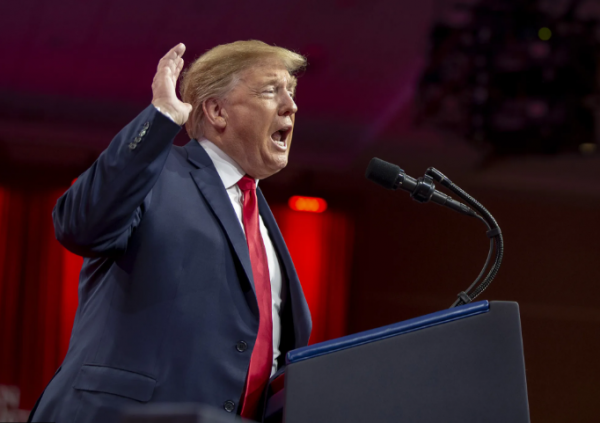 ترامب: سنستلم نحو 50 مليون برميل نفط من فنزويلا