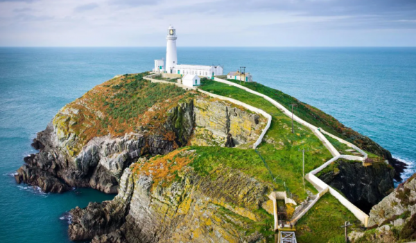 رجل أنجب 43 طفلاً من 5 نساء… في قرية لا يتجاوز عدد سكانها 80 نسمة