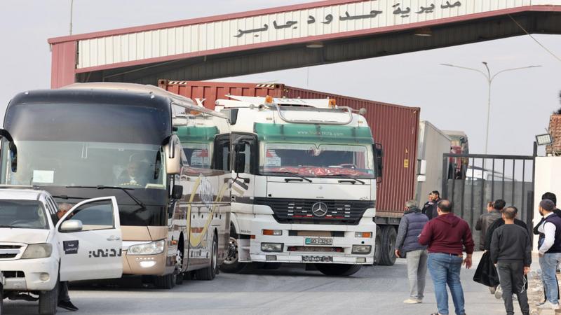 الحكومة تبحث ملف الشاحنات الأردنية مع الجانب السوري اليوم