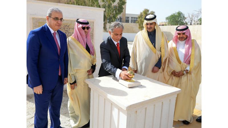 رئيس الوزراء يضع حجر الأساس لمبنى جديد بمستشفى الأمير فيصل بلواء الرصيفة