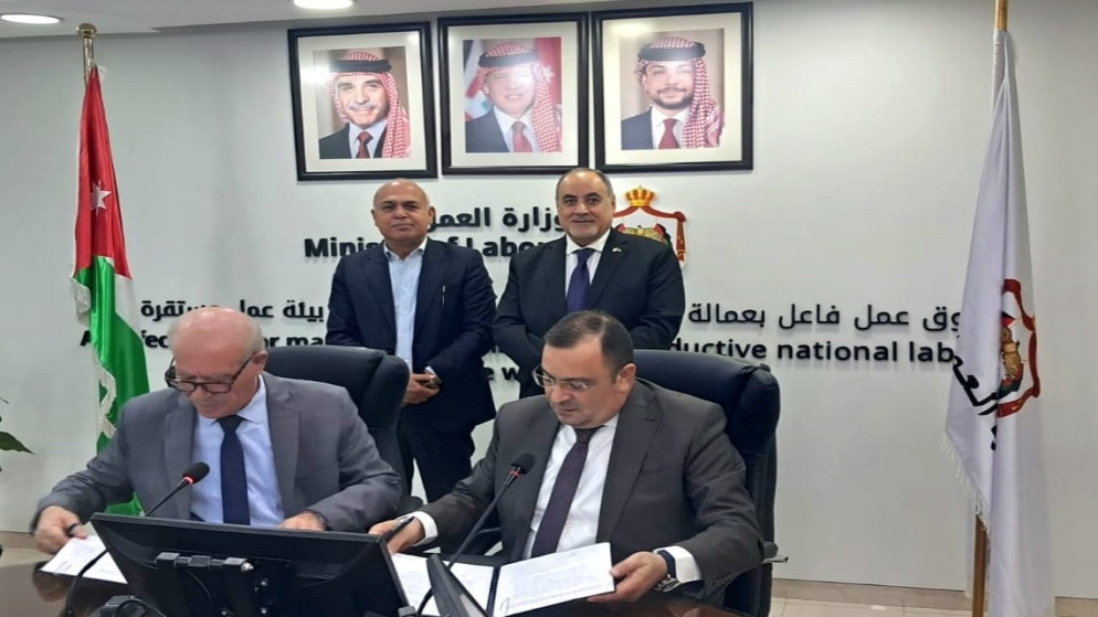 اتفاقية عمل جماعية تعزز حقوق 160 عاملا في قطاع الادوية