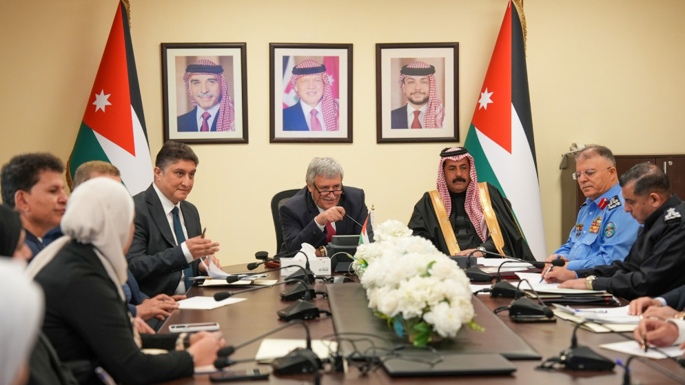 وزير النقل يبحث تنظيم مخالفات وسائل النقل وتطوير قطاع الشاحنات