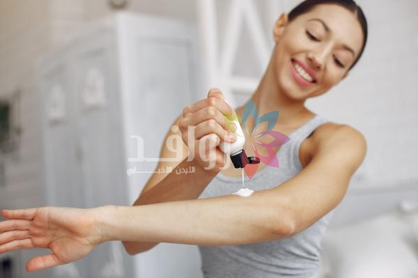 خشونة الأكواع .. لماذا تحدث وكيف تعالجينها بطرق تجميلية وطبيعية قبل العيد؟