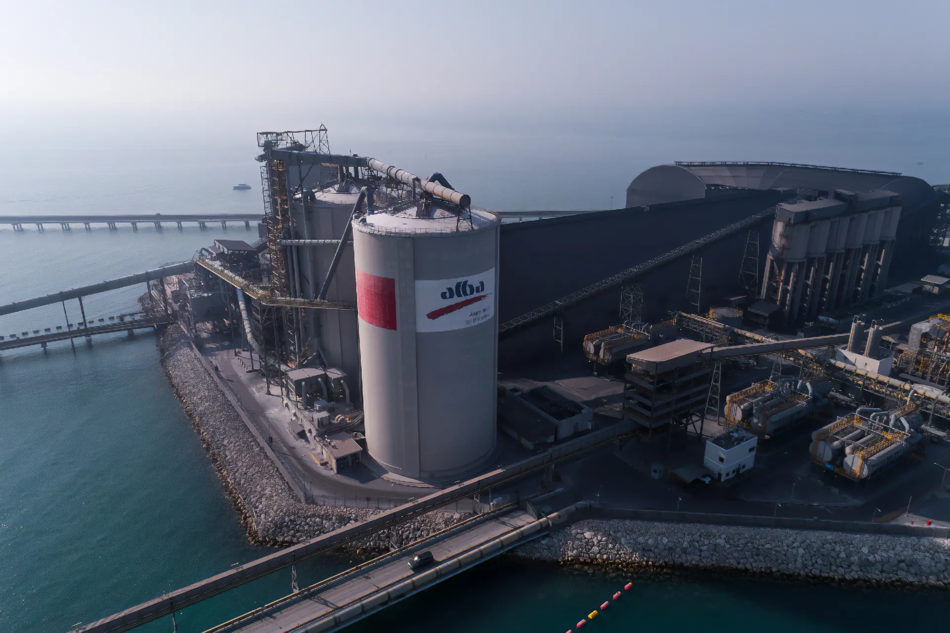 اضطرابات الشحن والطاقة توقف انتاج الالمنيوم في البحرين والهند