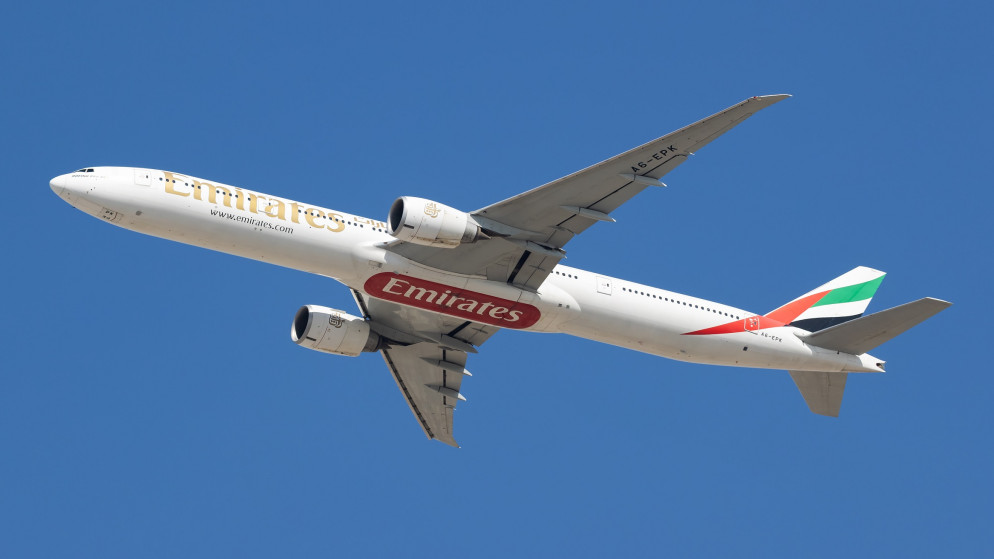 الامارات تغلق جزئيا مجالها الجوي احترازيا