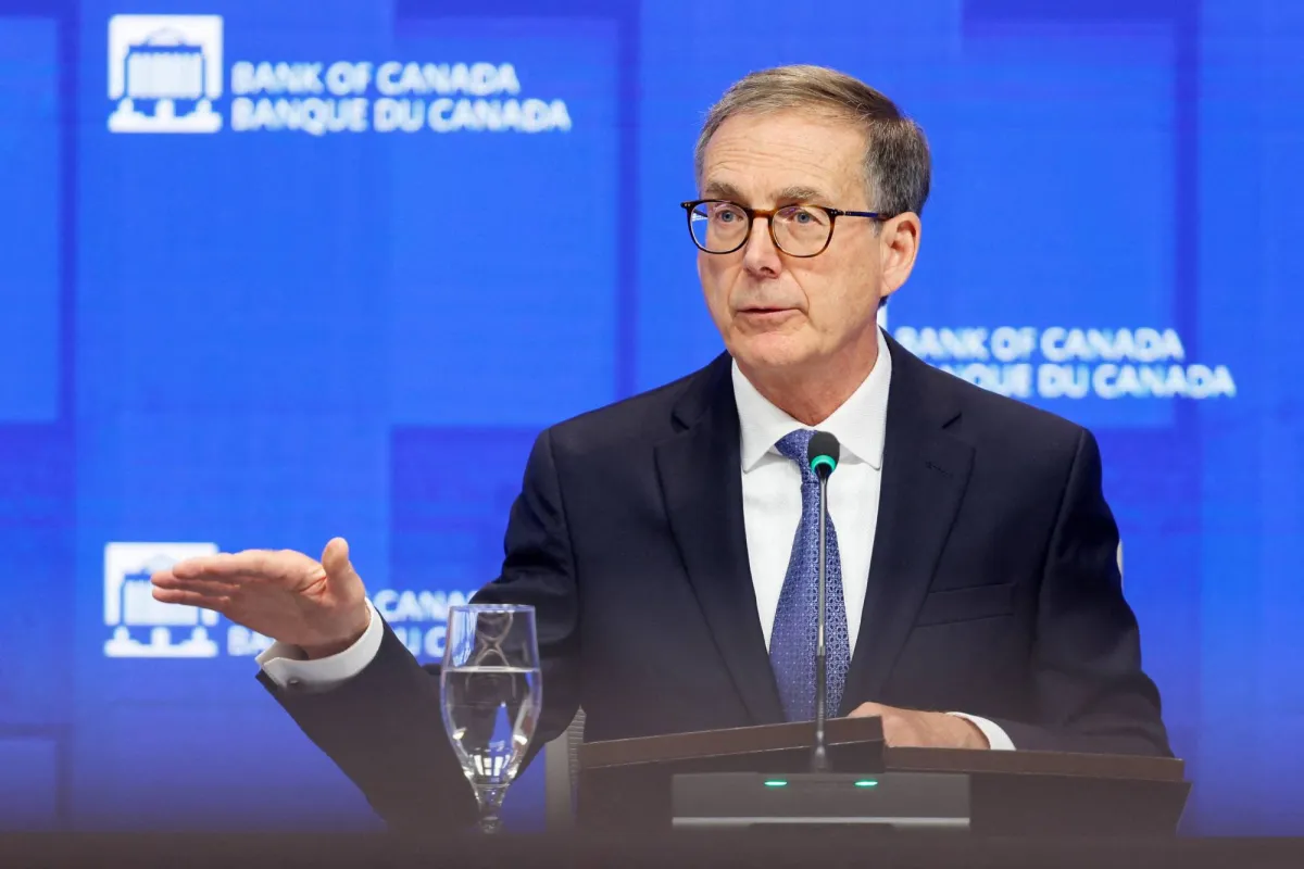 البنك المركزي الكندي يثبت الفائدة ويحذر من تداعيات حرب إيران على التضخم
