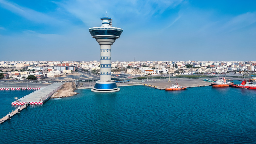 هجوم جوي يستهدف ميناء ينبع السعودي على البحر الاحمر