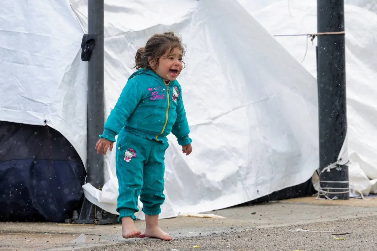 الحرب والنزوح يخيمان على عيد الفطر في لبنان