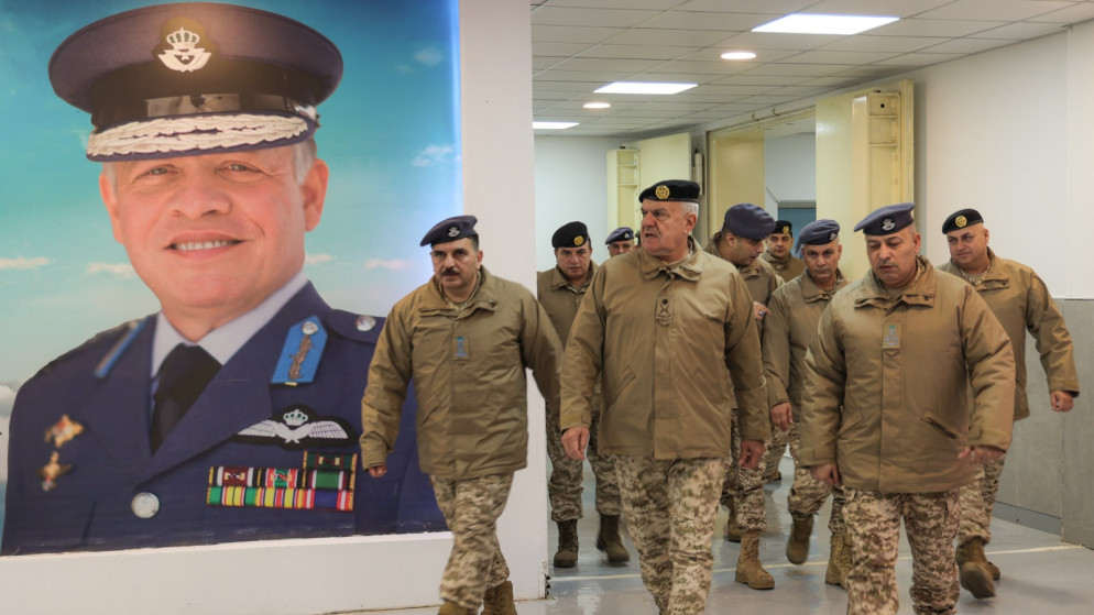 رئيس هيئة الاركان المشتركة يلتقي مرتبات سلاح الجو الملكي بعد صلاة العيد