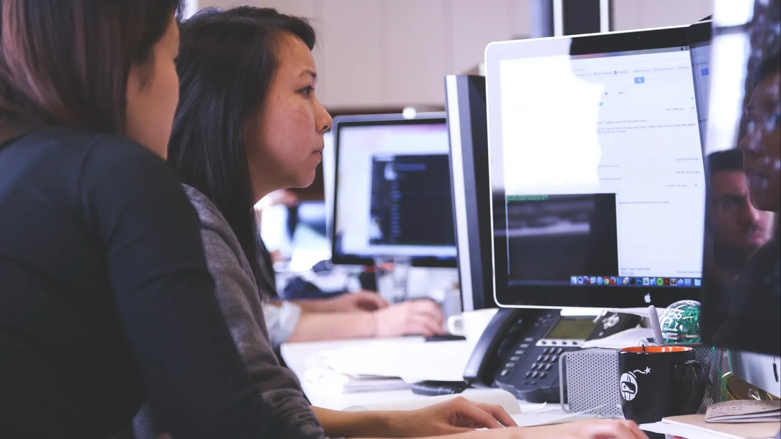 اكتشف افضل منصات انشاء المواقع الالكترونية بالذكاء الاصطناعي