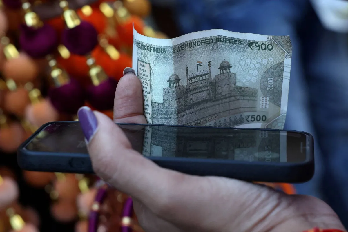 تضارب تصريحات واشنطن وطهران يثير قلق متداولي العملات