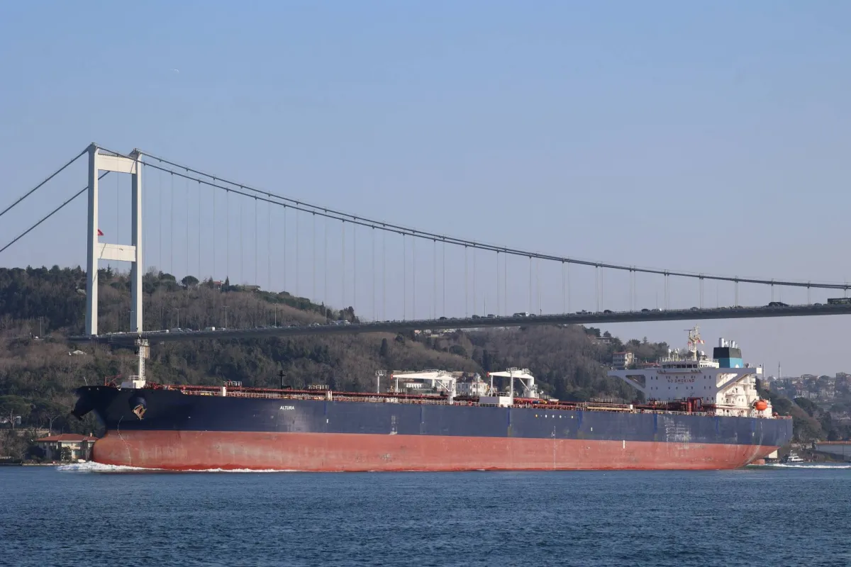 هجوم بمسيرة يستهدف ناقلة نفط تركية قرب مضيق البوسفور