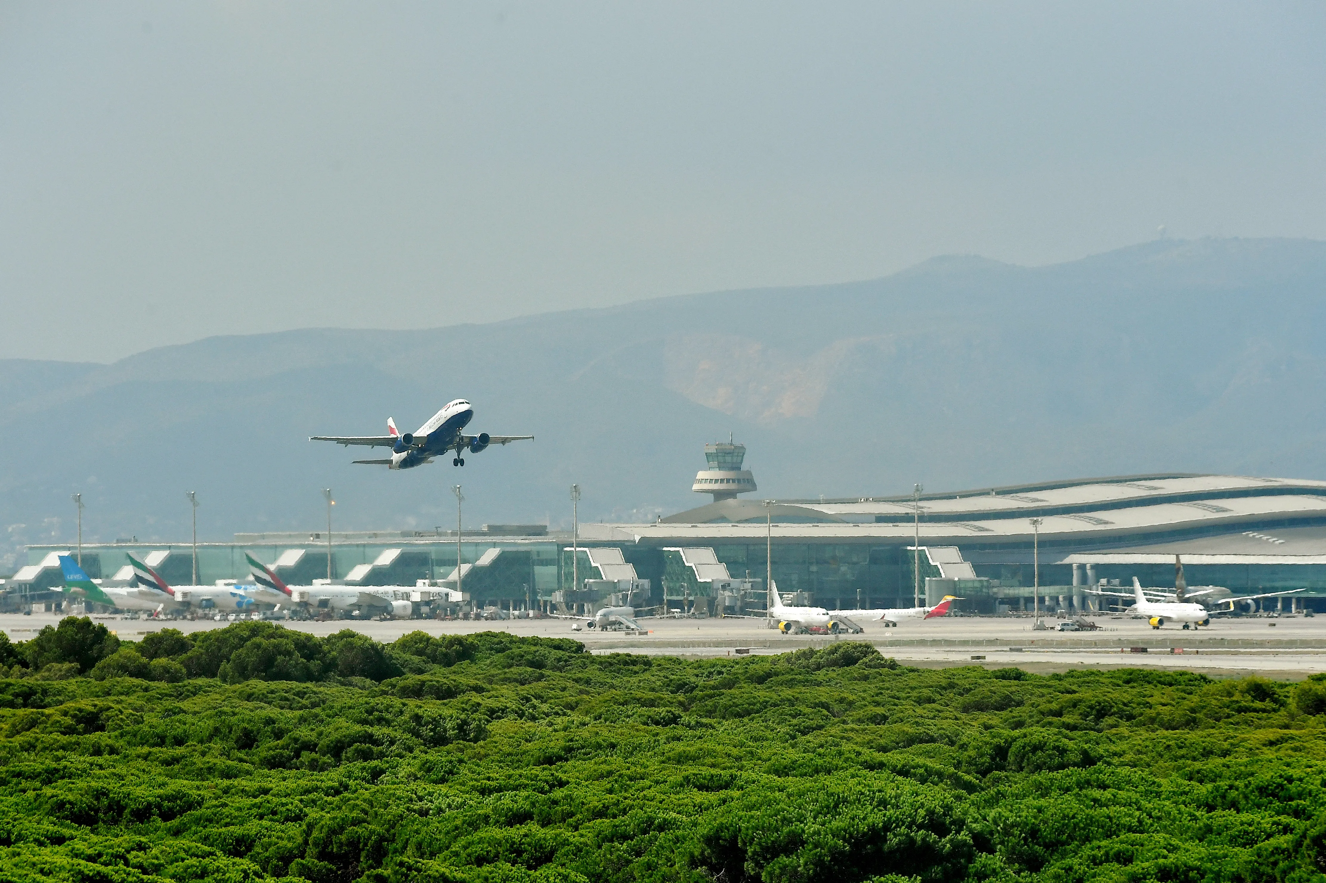 تصاعد أسعار الشحن الجوي عالميا بفعل الحرب وتوقف حركة الملاحة