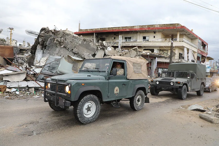 الجيش اللبناني يعيد انتشار قواته جنوبا لتجنب الاحتكاك باسرائيل