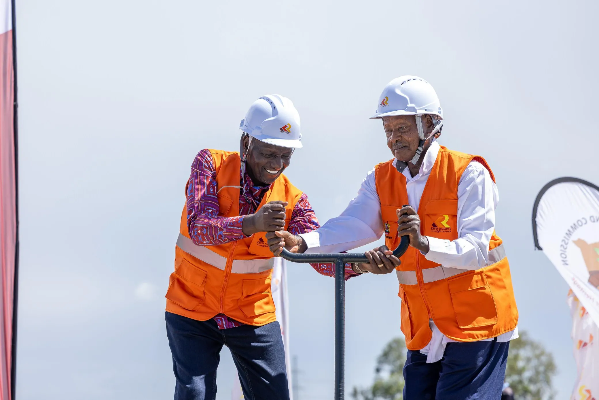 كينيا وأوغندا تدشنان مرحلة جديدة من مشروع القطار المشترك لتعزيز التجارة