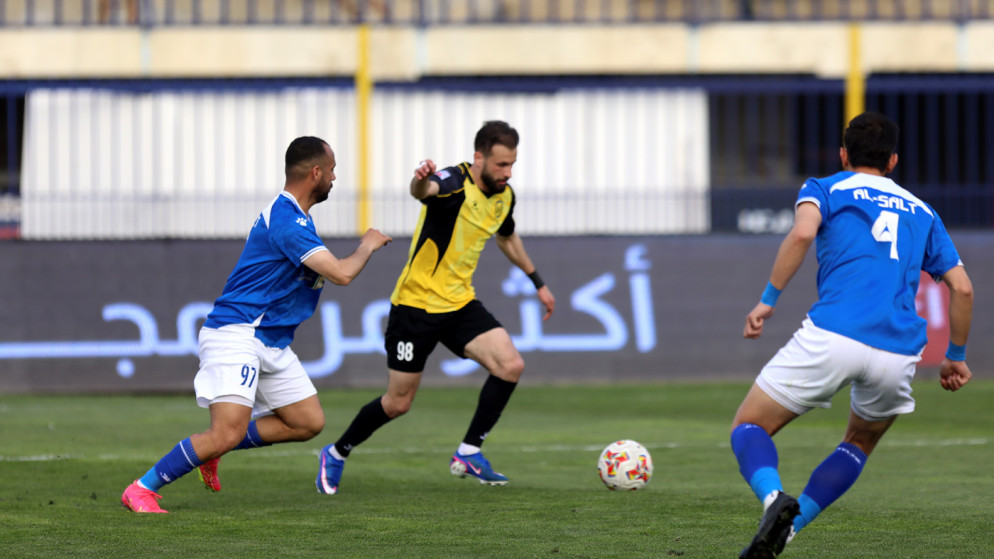 الحسين يتربع على عرش صدارة دوري المحترفين بفوز كاسح