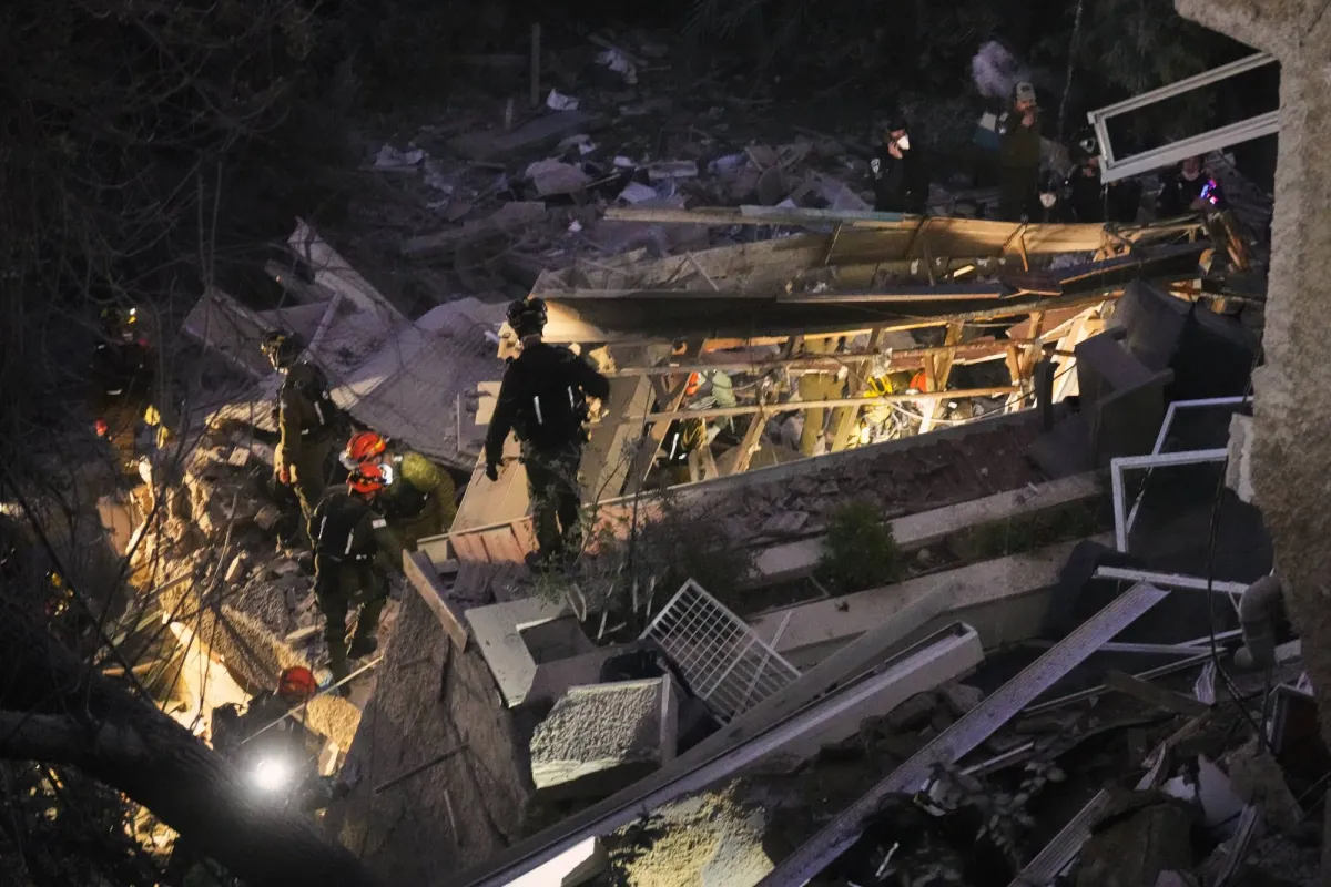 ترمب يهدد بضربات واسعة النطاق ضد إيران إذا لم تفتح مضيق هرمز