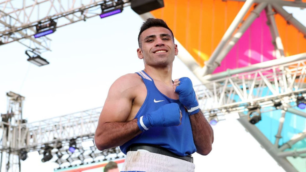 حسين عشيش يتصدر آسيا ويبلغ نهائي بطولة الملاكمة المرموقة