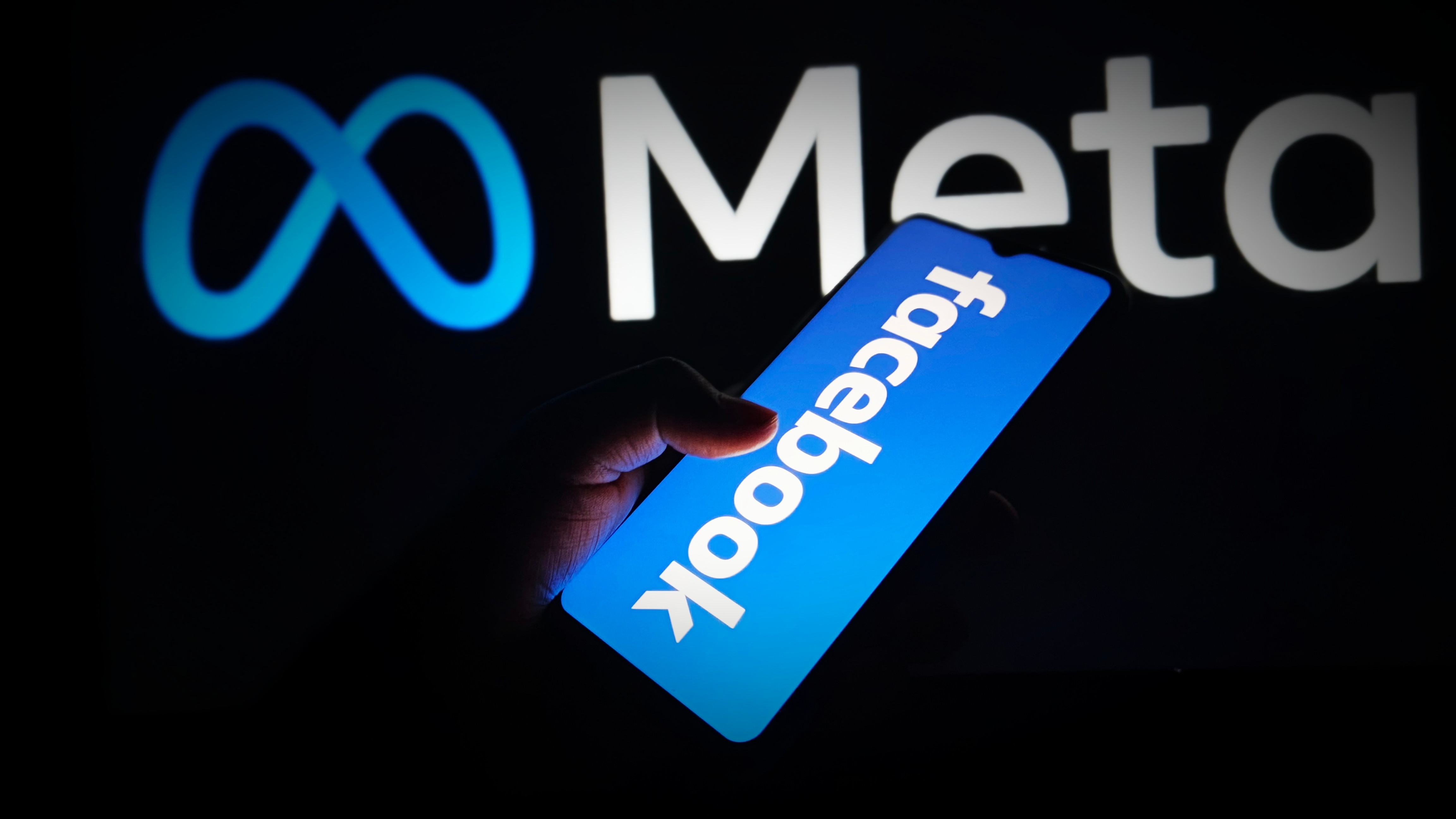 فضيحة فيسبوك: موظف سابق يسرق الاف الصور الخاصة