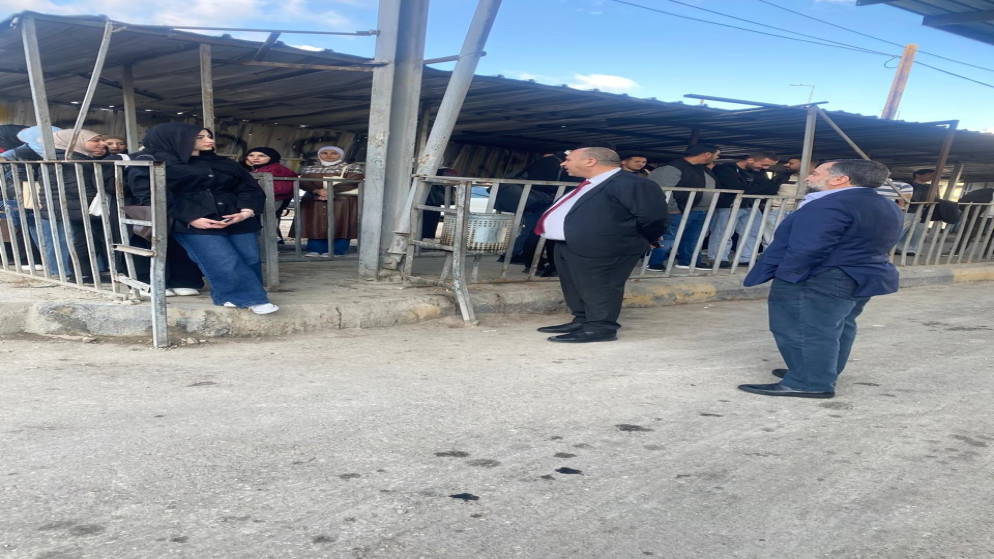 الخرابشة يتفقد خدمات النقل العام في مجمع المحطة ويستمع لملاحظات الطلبة