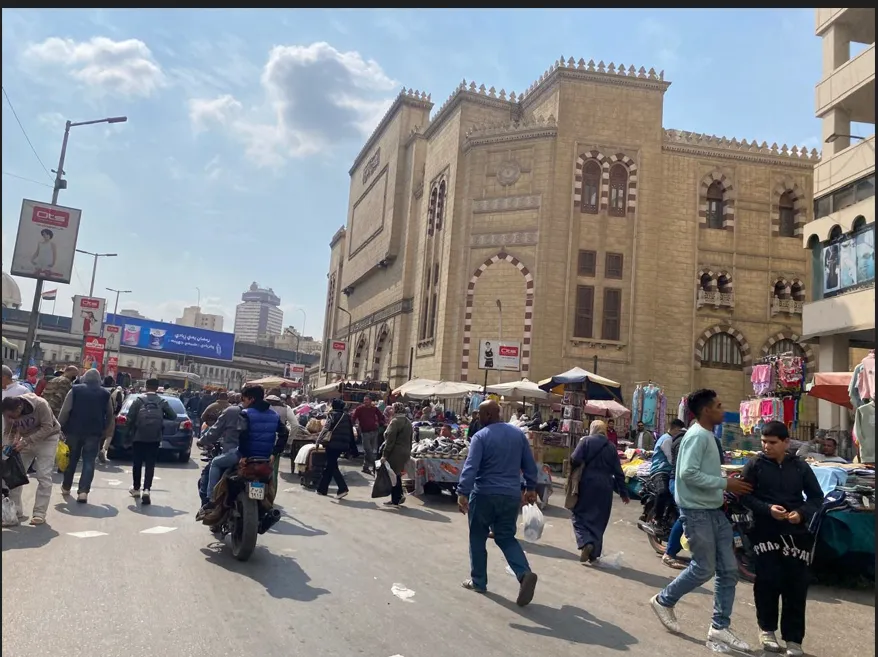 تضخم الاسعار يفاقم معاناة المصريين ويدفعهم نحو التقشف