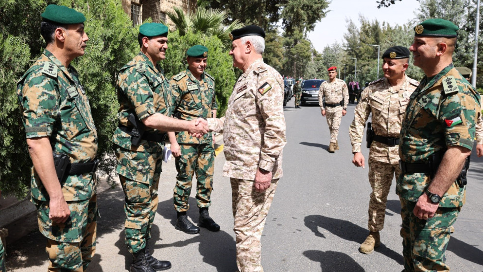 رئيس هيئة الاركان يتفقد قيادة الحرس الملكي الخاص