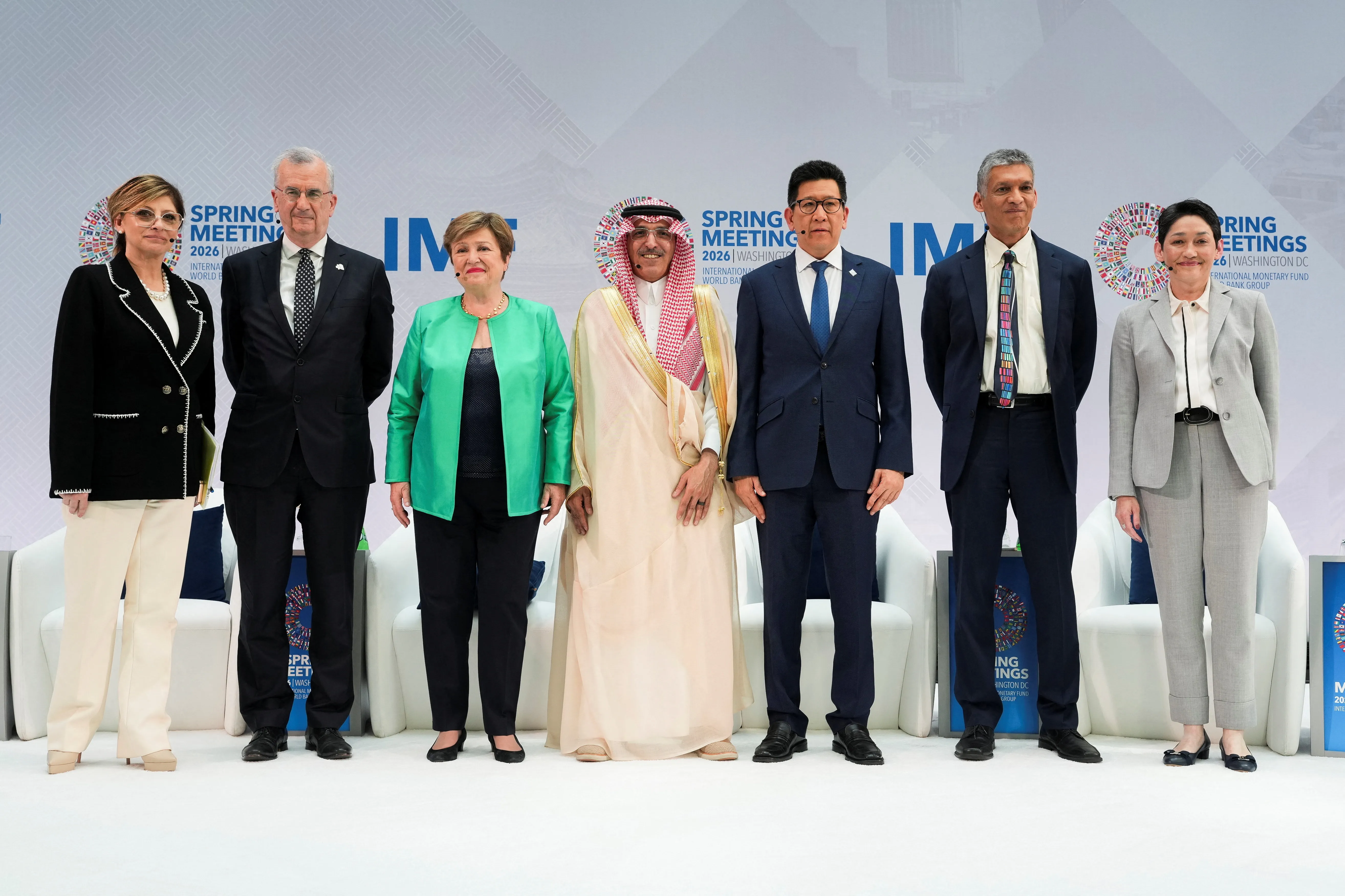 وزير المالية السعودي: تعافي سلاسل الإمداد قد يستغرق اشهرا