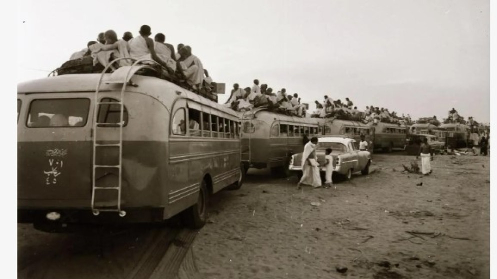 رحلة الحج من طرق وعرة الى خدمات متكاملة في العصر الحديث