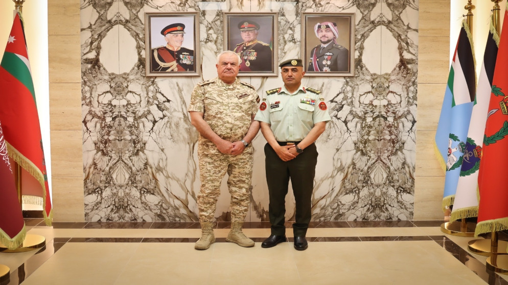 اللواء الحنيطي يكرم آمر مركز تدريب خدمة العلم بتكليف من ولي العهد