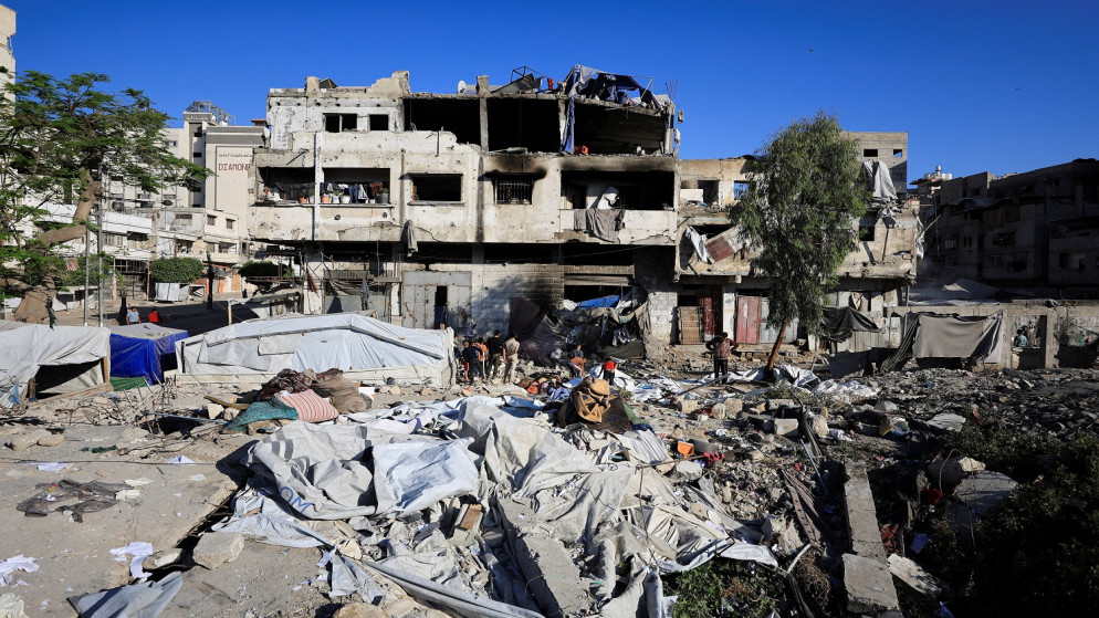 الاحتلال يحرق منازل الفلسطينيين شرق مخيم جباليا بغزة