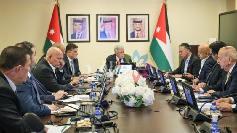 الحكومة تبحث إجراءات عاجلة لتعزيز انسيابية البضائع عبر ميناء العقبة والمعابر الحدودية