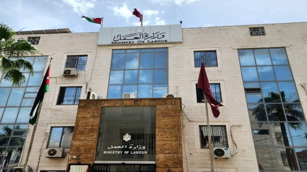 وزارة العمل تعلن عن اعفاءات مالية لتوفيق اوضاع العمالة المنزلية