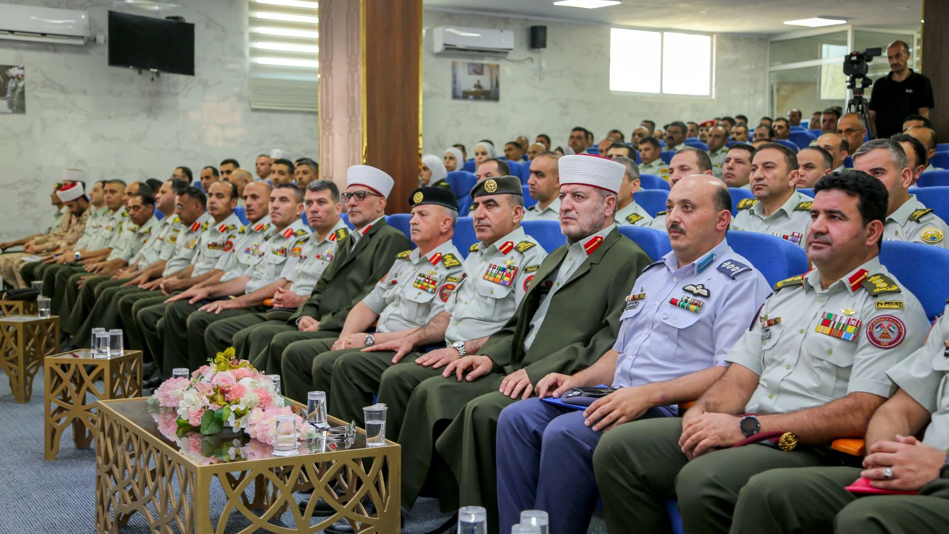 القوات المسلحة الاردنية تودع بعثة العمرة العسكرية للعائلات