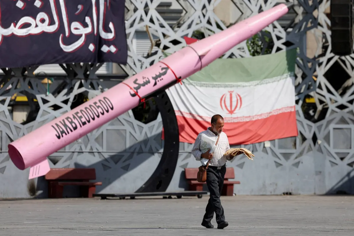 بريطانيا تشدد قبضتها على ايران بعقوبات جديدة تستهدف الطيران والسفن