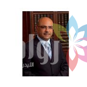 ابتسامة تخفي جرحاً