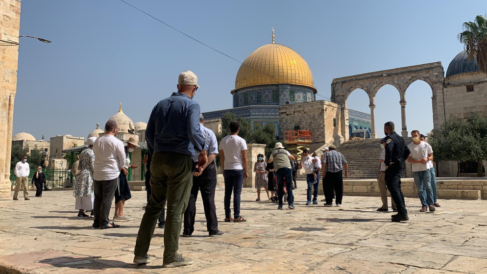 مستوطنون يقتحمون المسجد الاقصى وسط قيود مشددة في القدس
