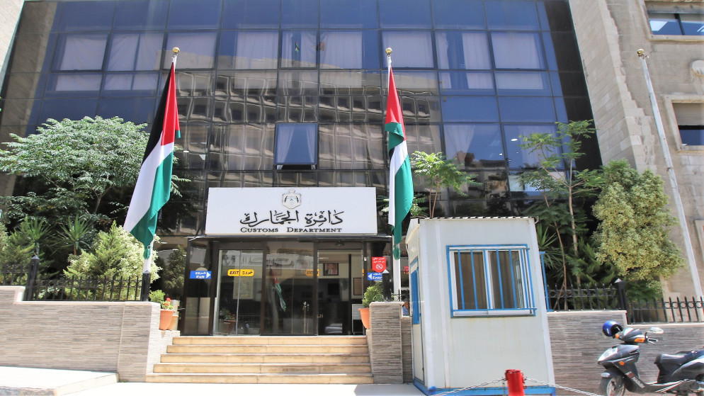 ضبط معمل غير مرخص لتصنيع ادوية ومنشطات في عمان