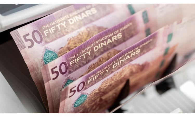 التربية: تحويل رواتب معلمي الإضافي إلى البنوك