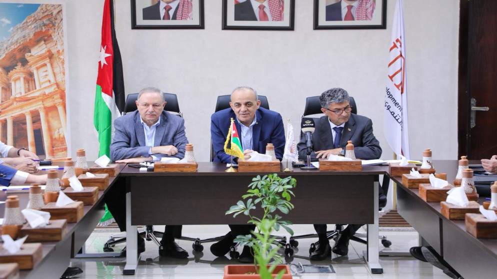 حجازين يؤكد ضرورة تطوير المنتج السياحي في البترا وتنوع التجارب