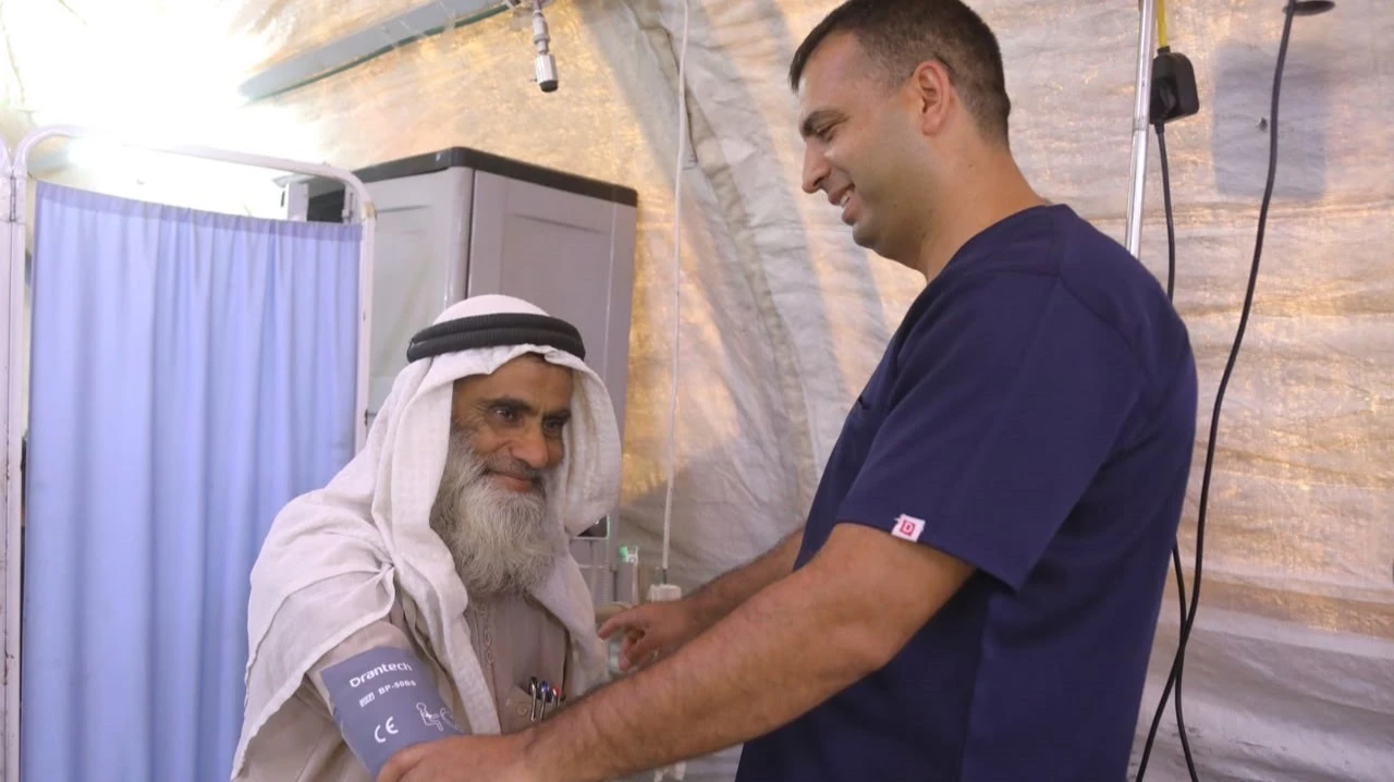 المستشفى الميداني الاردني جنوب غزة 11 يبدأ تقديم خدماته الطبية للاشقاء