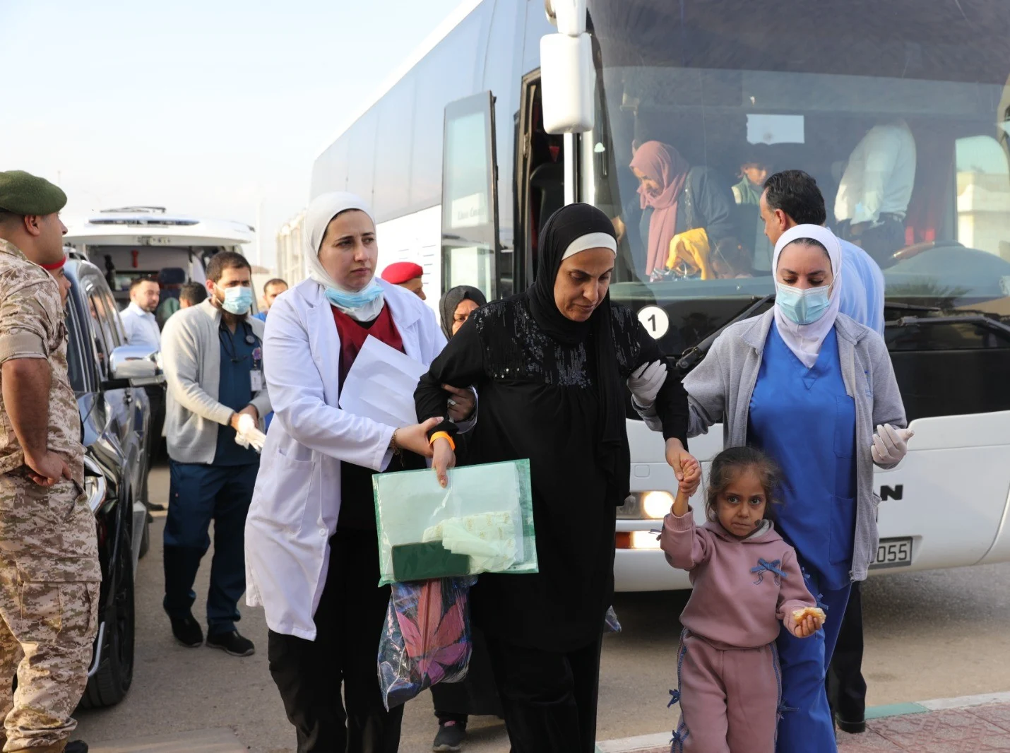 الاردن يستقبل دفعة جديدة من اطفال غزة لتلقي العلاج الطبي