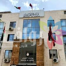 العمل: الاشتراك بالضمان لا يُغني العامل الوافد عن إصدار تصريح